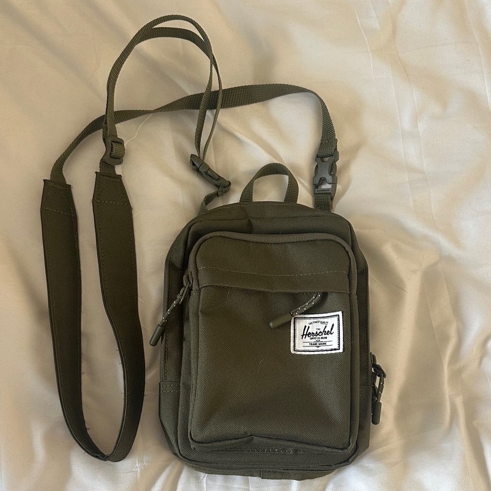 Herschel Supply Company Forest Green Messenger Bag NWOT